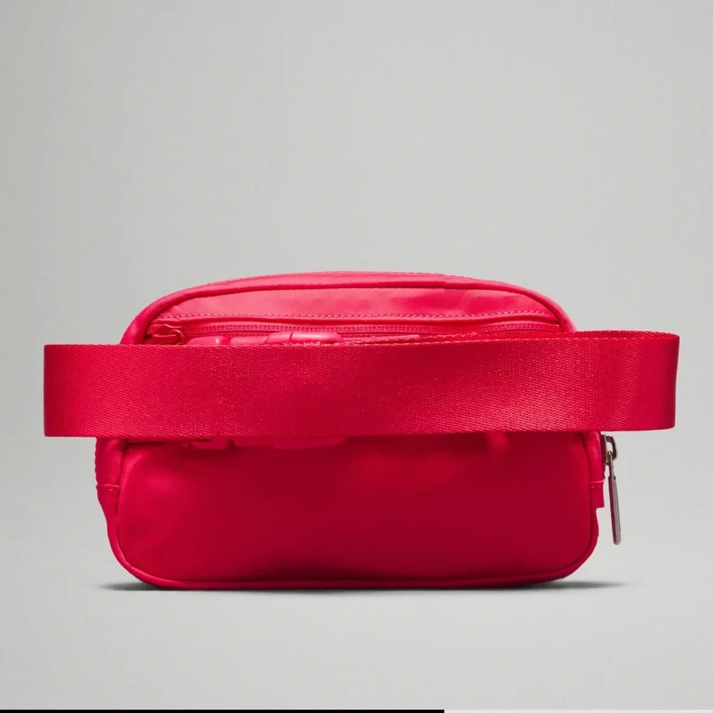 NWT 🍋 Lululemon Lip Gloss Everywhere Belt Bag